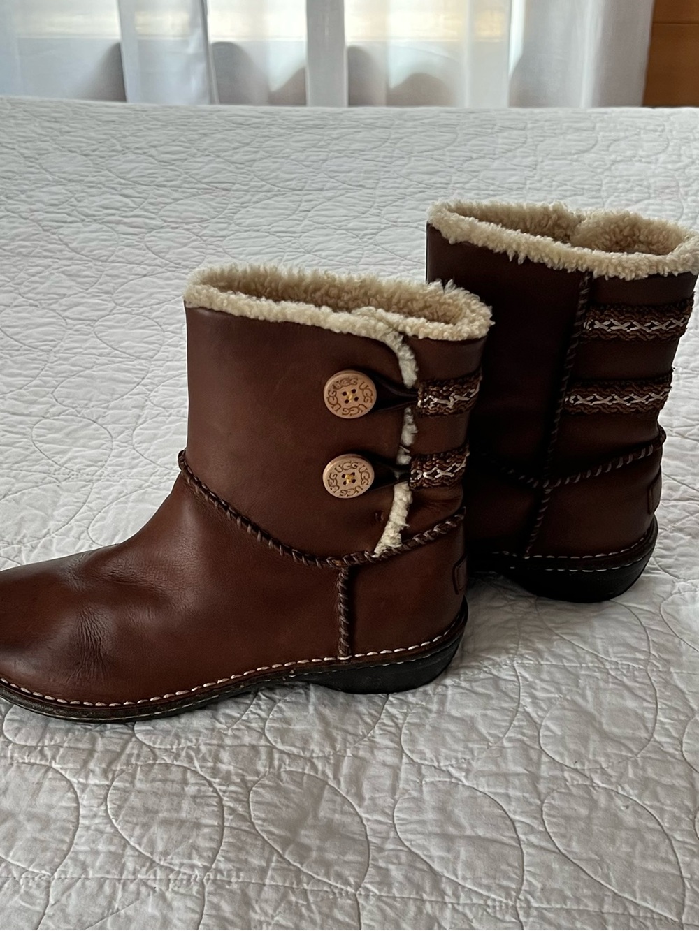 UGG Lillie Chestnut Brown Leather Sherpa-Trimmed Button Ankle Boots Winter Cozy